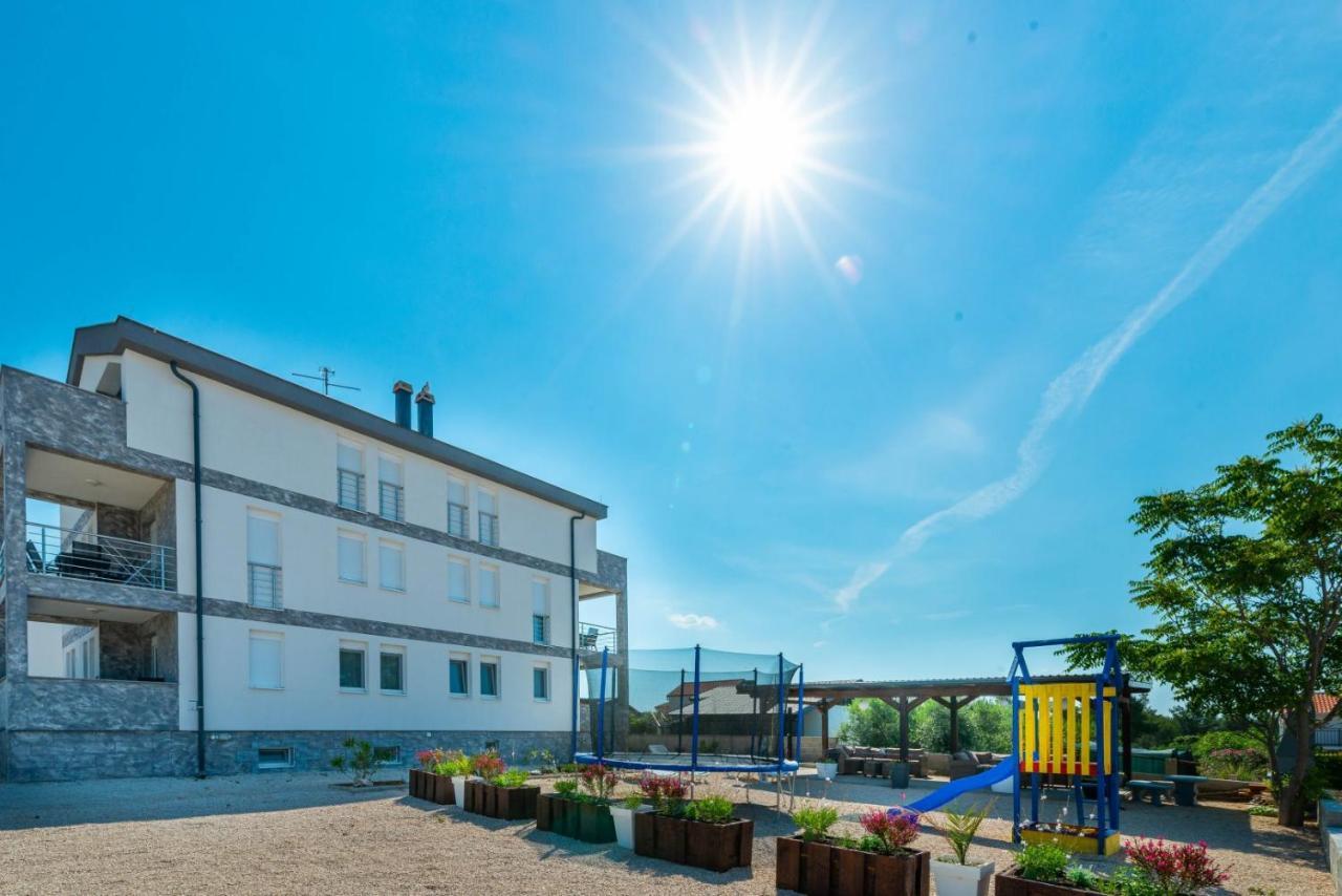 Crowonder Luxury Vir- 6 New Apartments For Families With Playground For Kids Exteriér fotografie