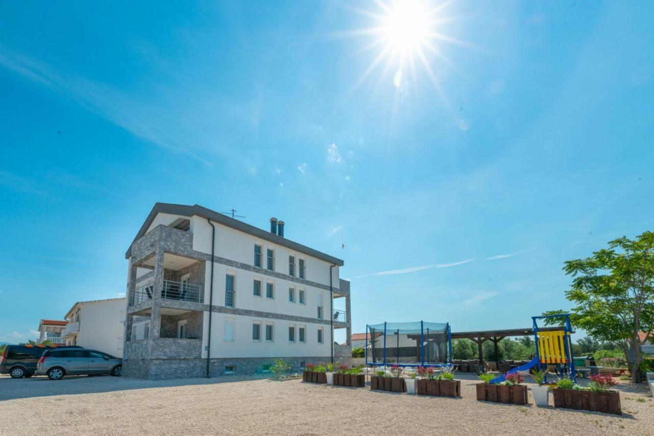 Crowonder Luxury Vir- 6 New Apartments For Families With Playground For Kids Exteriér fotografie