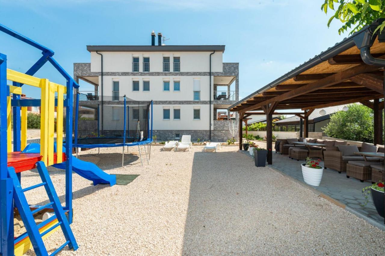 Crowonder Luxury Vir- 6 New Apartments For Families With Playground For Kids Exteriér fotografie