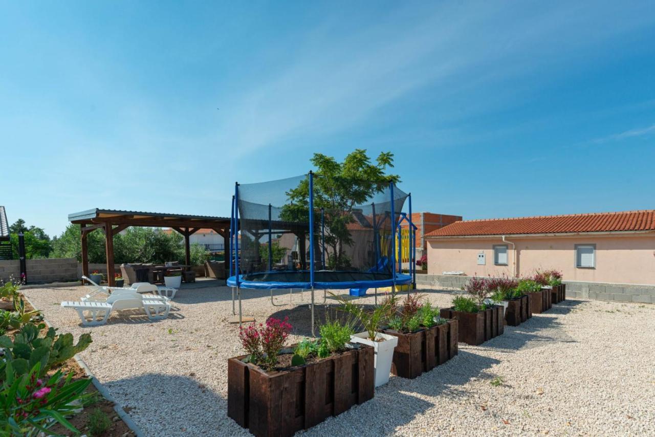 Crowonder Luxury Vir- 6 New Apartments For Families With Playground For Kids Exteriér fotografie